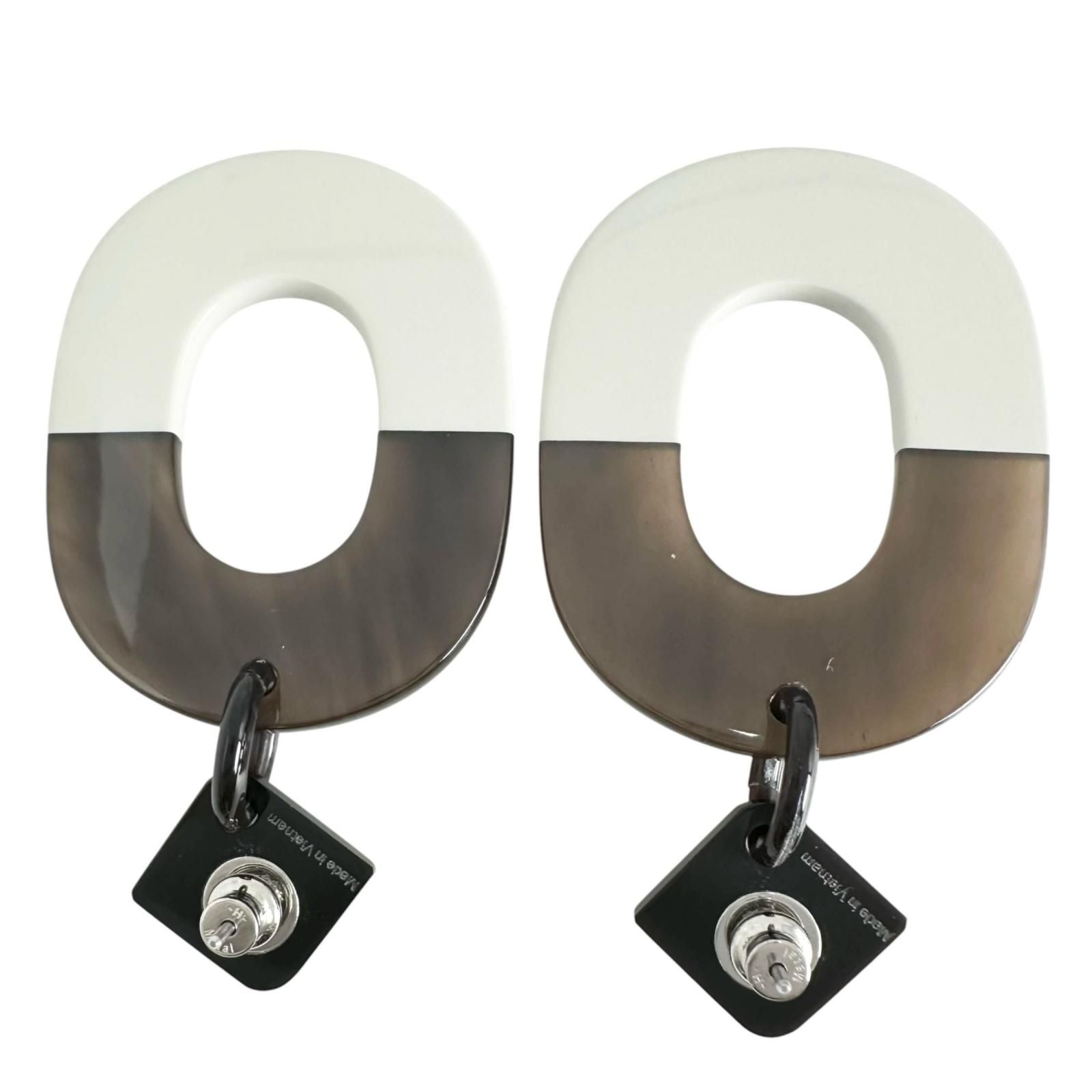Hermes Ismu Buffalo Horn Gray White Earrings — view 3