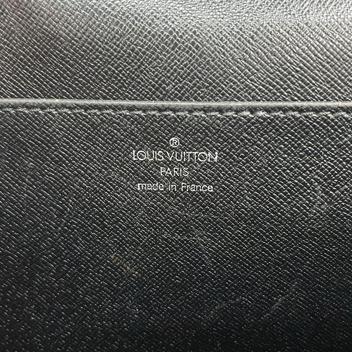 Louis Vuitton Business Bag Taiga Moscova Ardoise Key Missing — view 8