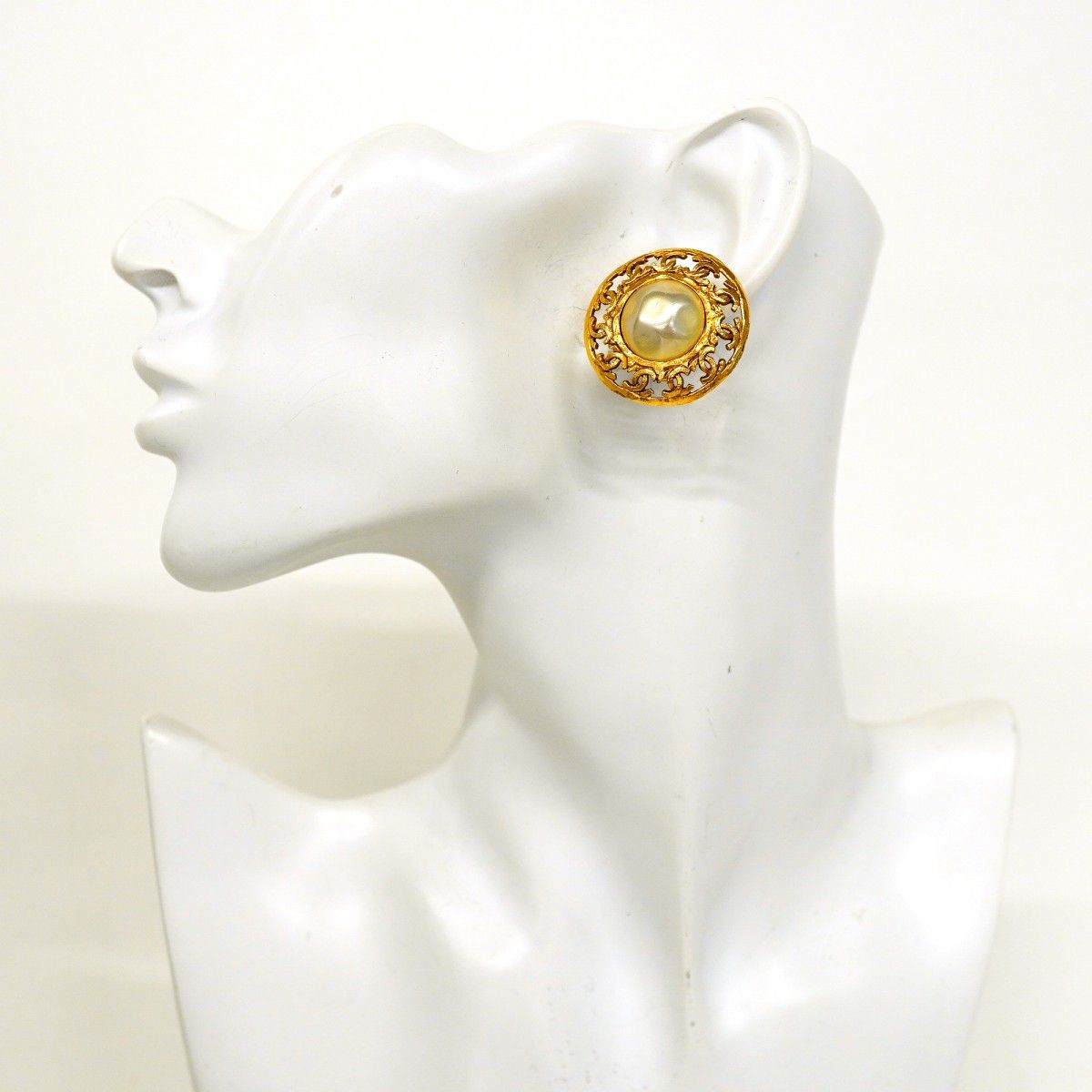 Chanel Earrings Vintage CC Logo Round — view 5