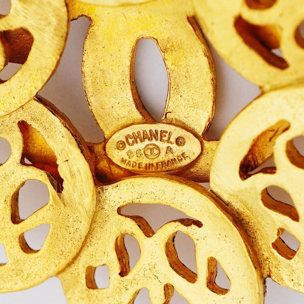 Chanel Brooch Vintage CC Logo Gold Plated — view 4