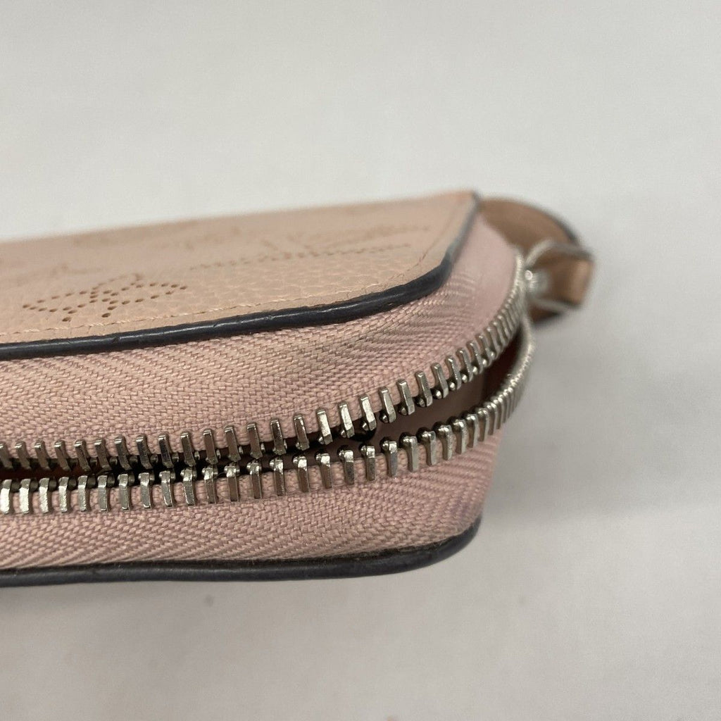 Louis Vuitton Wallet Mahina Zippy Magnolia — view 7