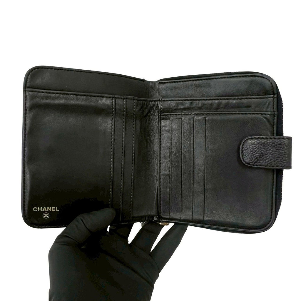 Chanel CC Logo Vintage Caviar Leather Bifold Wallet Black — view 7