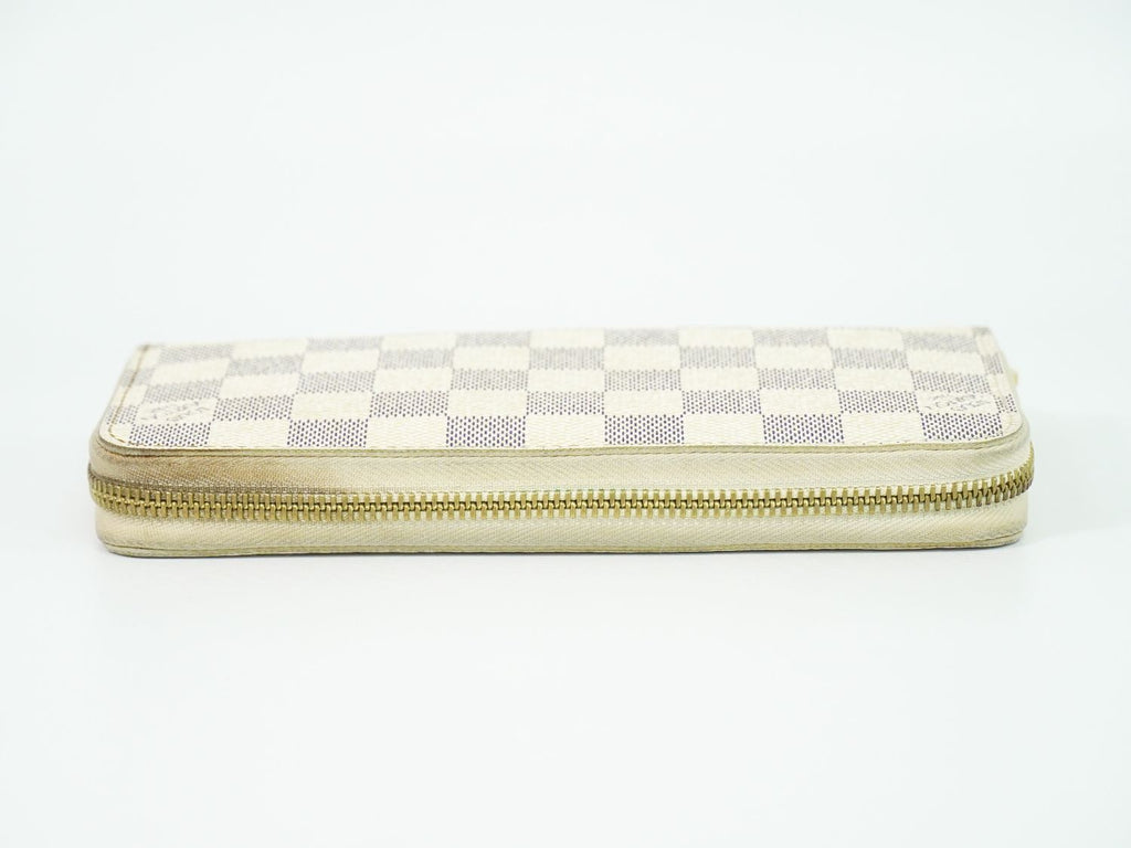Louis Vuitton LV Vintage Wallet — view 5
