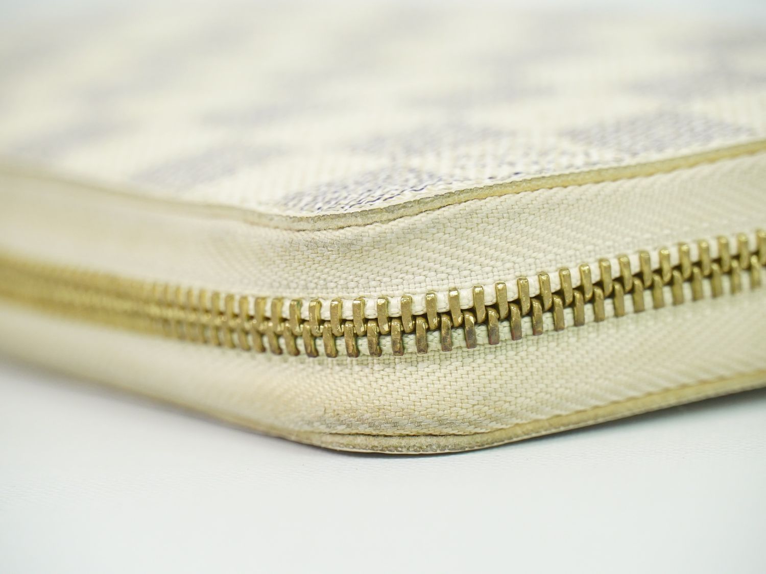Louis Vuitton LV Vintage Wallet — view 7
