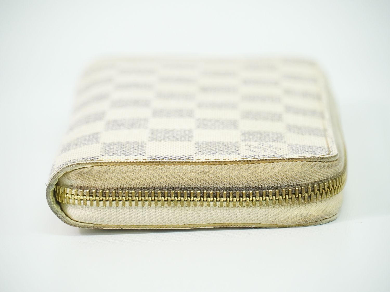 Louis Vuitton LV Vintage Wallet — view 4