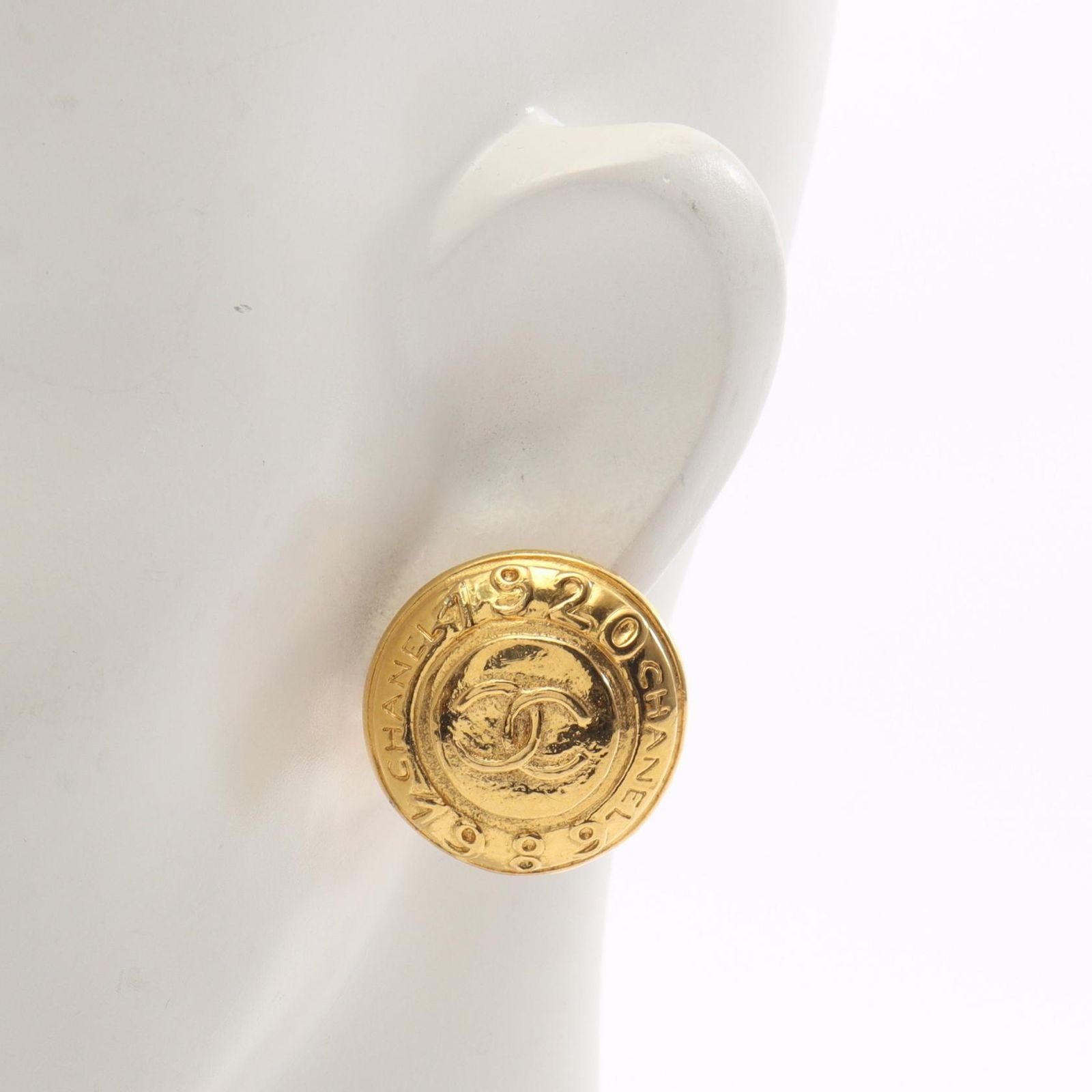 Chanel Earrings CC Logo Round — view 4