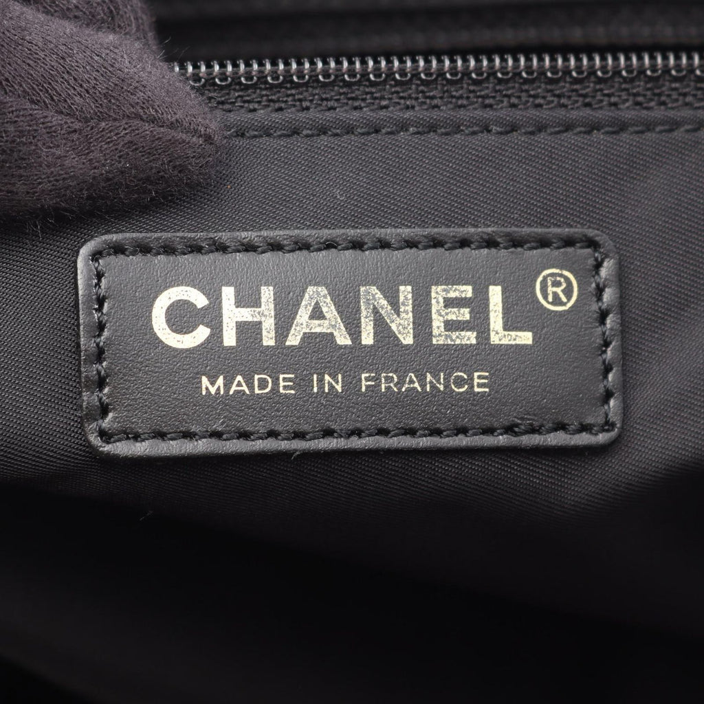 Chanel Tote New Travel Line Black Leather — view 4