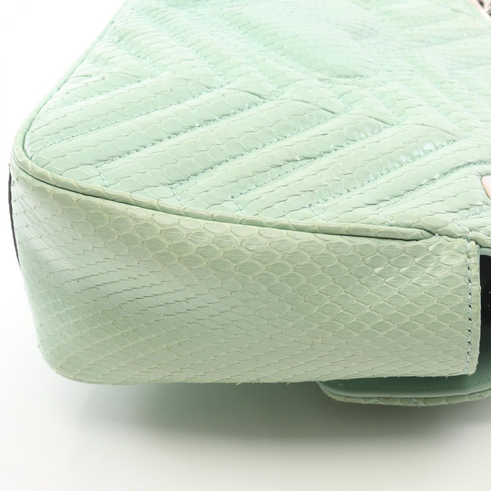 Gucci Shoulder Bag GG Marmont Quilted Small Light Green Exotic Cles the Chain — view 9
