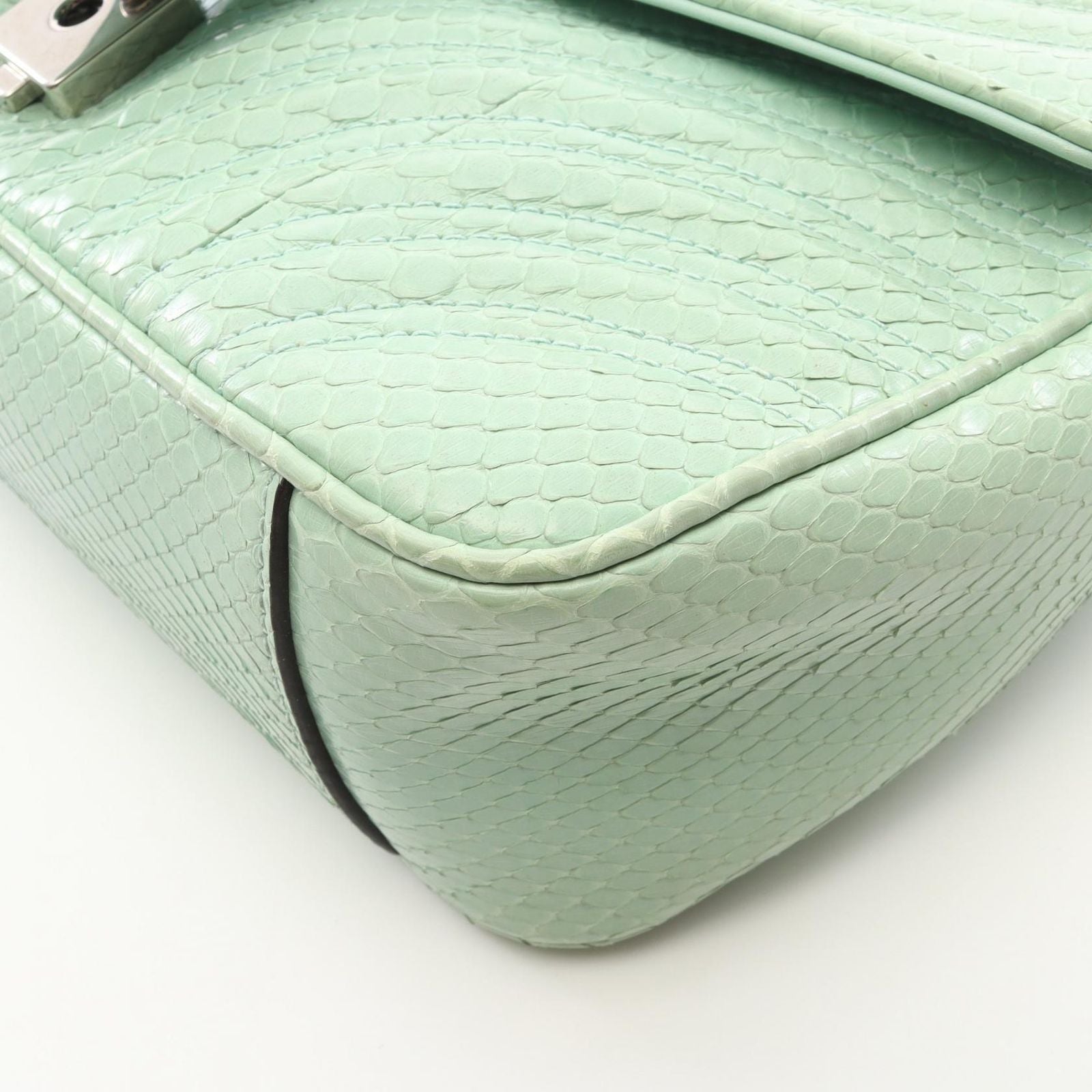 Gucci Shoulder Bag GG Marmont Quilted Small Light Green Exotic Cles the Chain — view 8