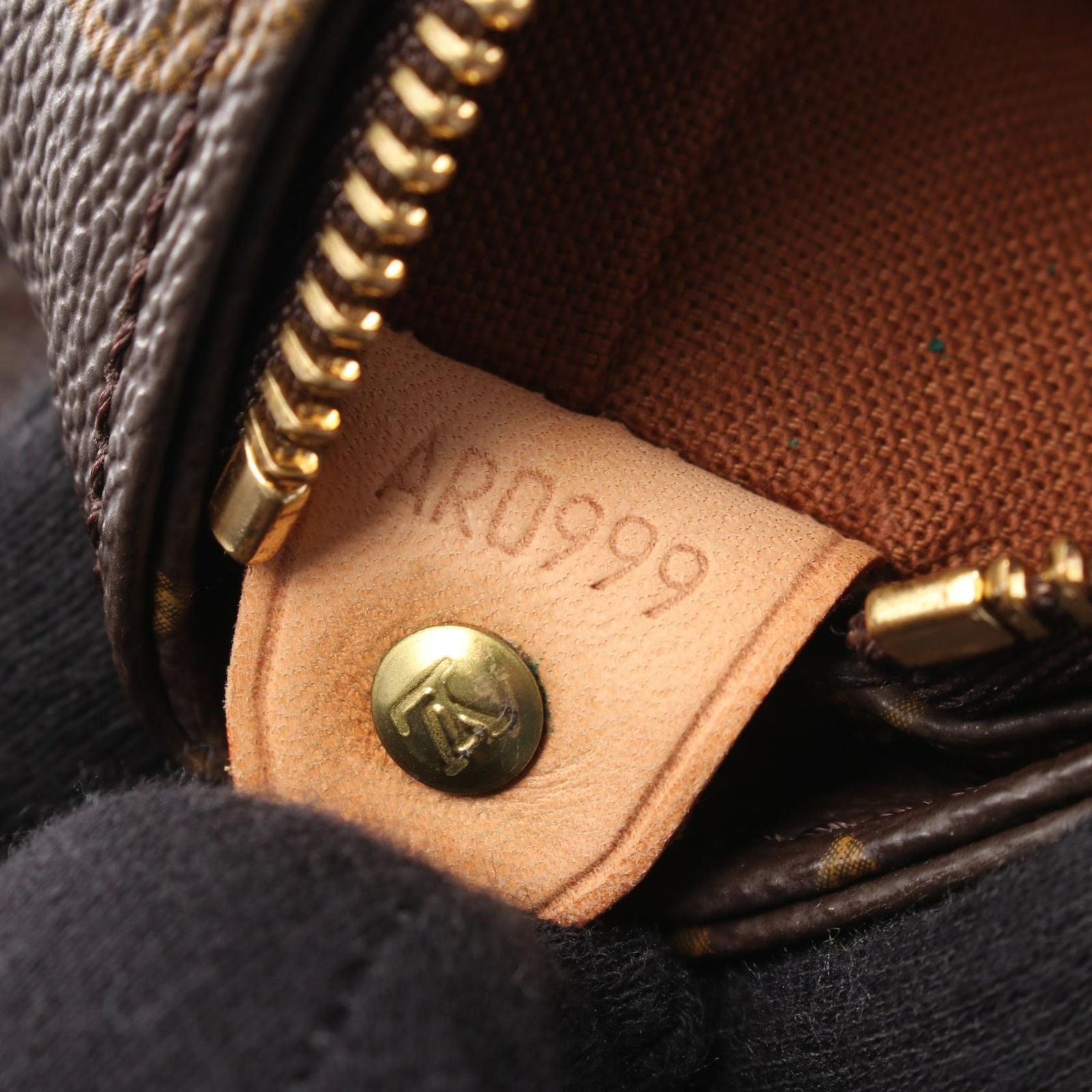 Louis Vuitton Tote Cabas Mezzo Monogram Canvas Leather — view 5