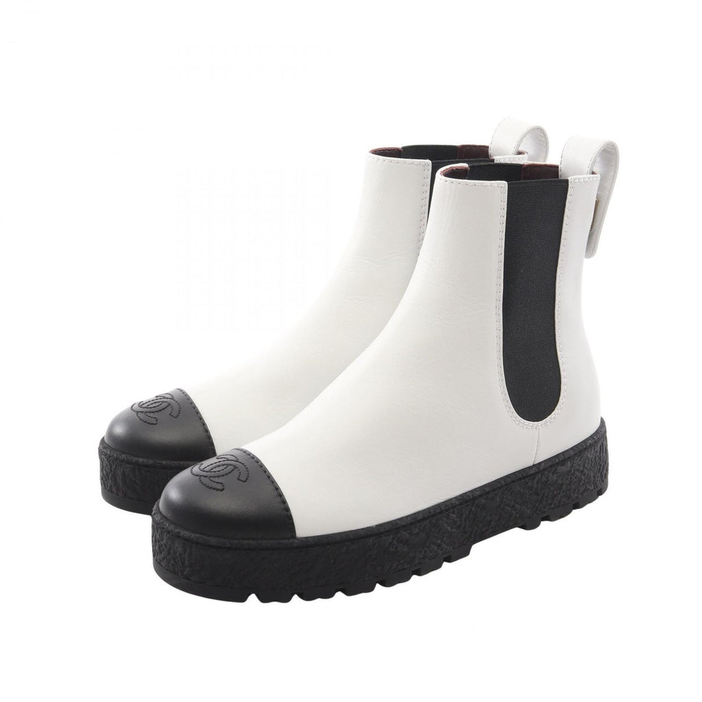 Chanel Boots CC Logo White Black Leather Short