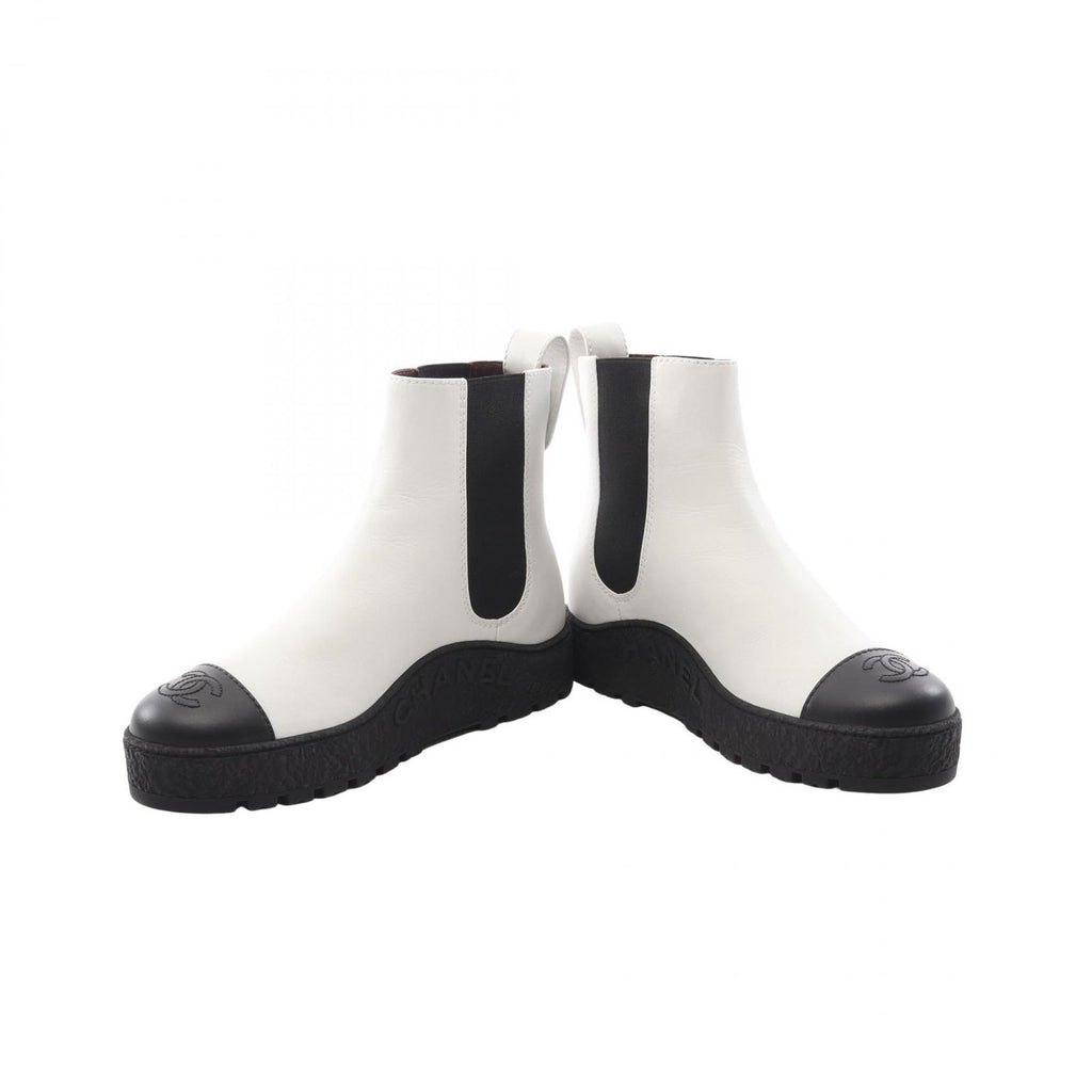 Chanel Boots CC Logo White Black Leather Short — view 3