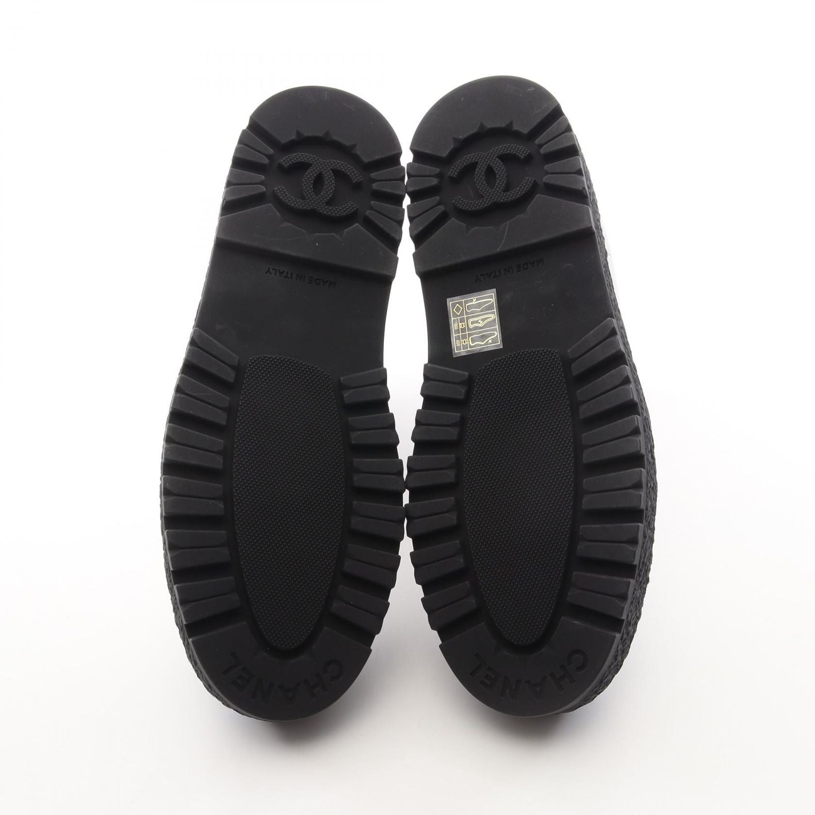 Chanel Boots CC Logo White Black Leather Short — view 4