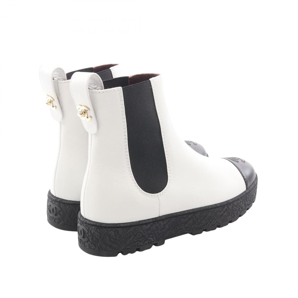 Chanel Boots CC Logo White Black Leather Short — view 2