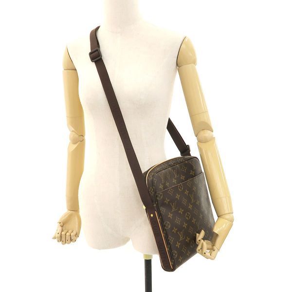Louis Vuitton Monogram Trotteur Bobble Messenger — view 9