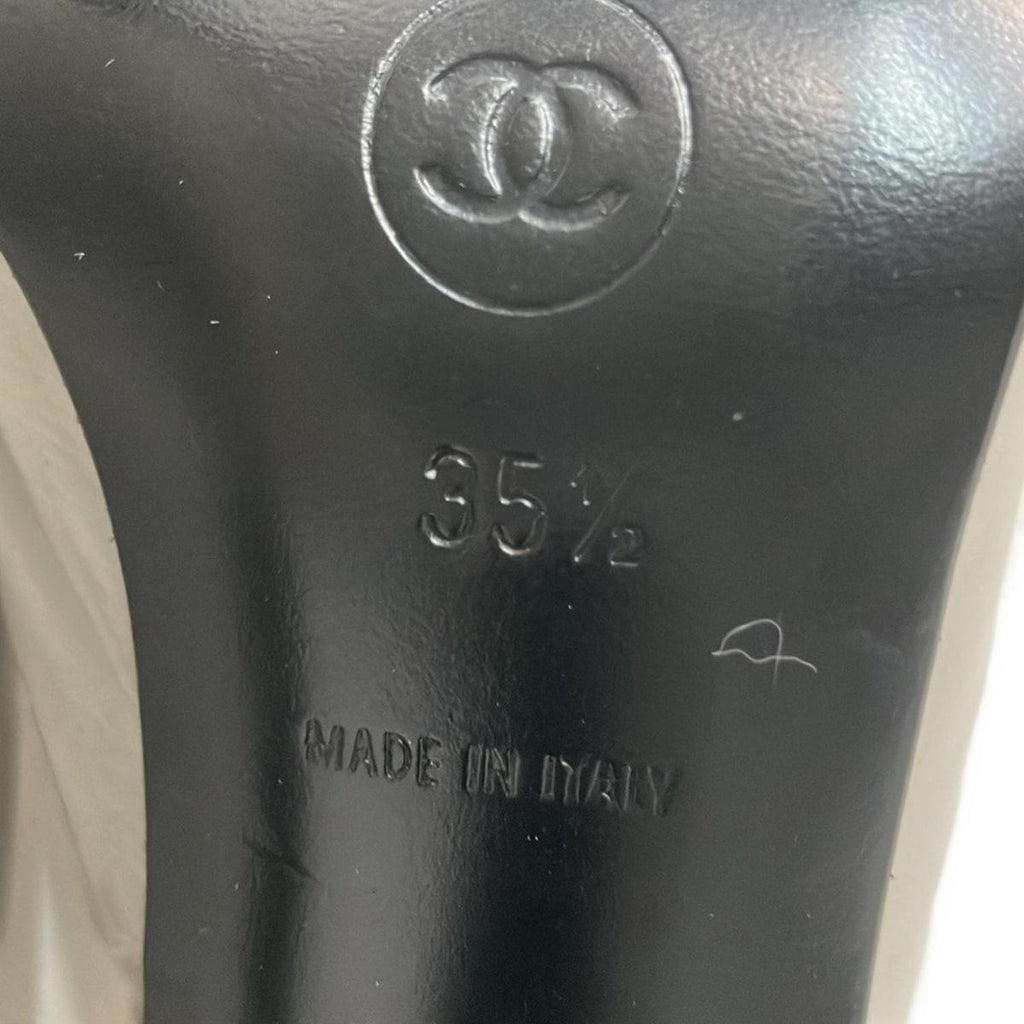 Chanel Sandals 35.5 Light Gray CC Logo Leather — view 6