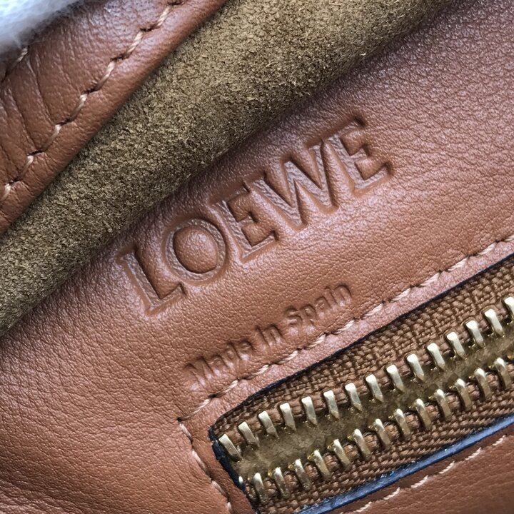 Loewe les Line Amazona 28 Leather Hand Shoulder 2-Way Bag Brown — view 9