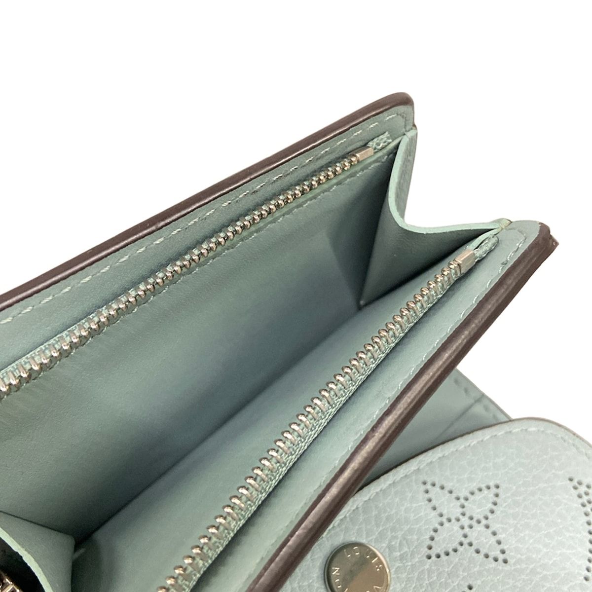 Louis Vuitton Trifold Wallet Mahina Portefeuille Iris XS Vert Rag-n Leather — view 4