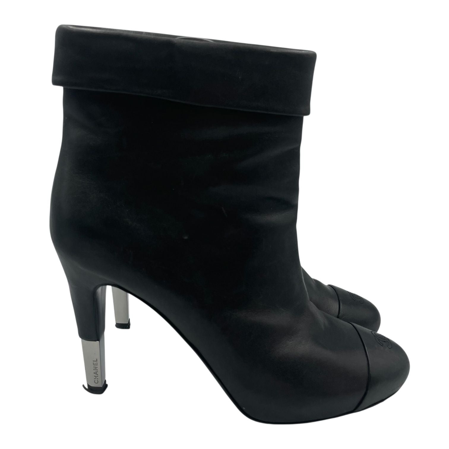 Chanel Short Boots Leather CC Logo Black — view 3