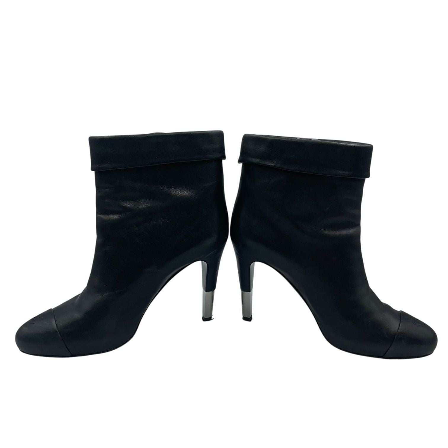 Chanel Short Boots Leather CC Logo Black — view 4