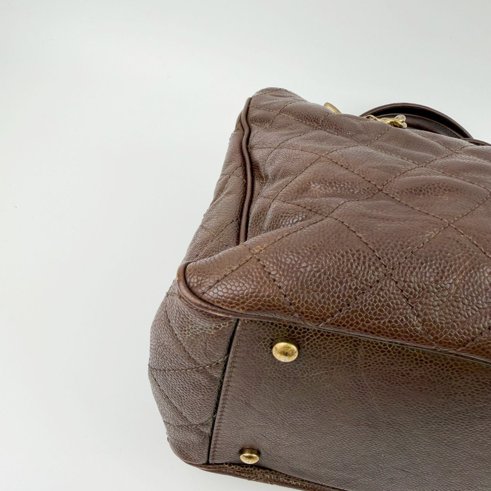 Chanel Quilted CC Logo Chain Tote Shoulder Bag Caviar Leather Brown Gold Vintage — view 9