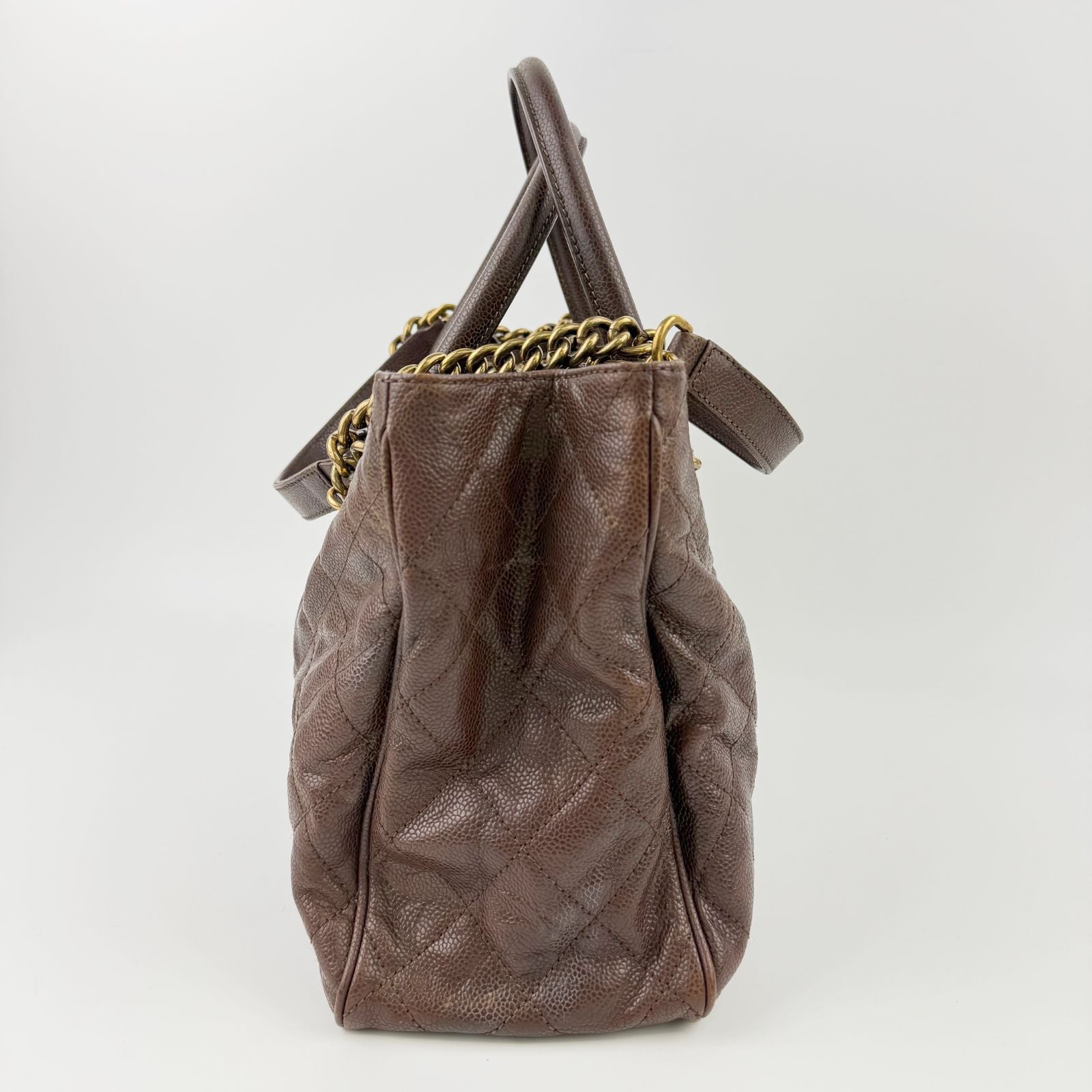 Chanel Quilted CC Logo Chain Tote Shoulder Bag Caviar Leather Brown Gold Vintage — view 6