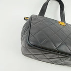 Chanel Quilted CC Logo Turnlock Shoulder Bag Leather Black Gold Vintage — view 7