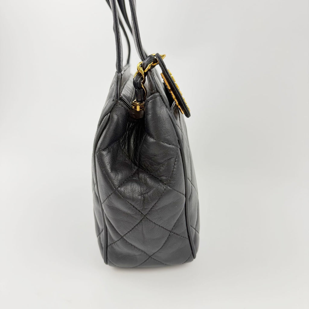 Chanel Quilted CC Logo Turnlock Shoulder Bag Leather Black Gold Vintage — view 5