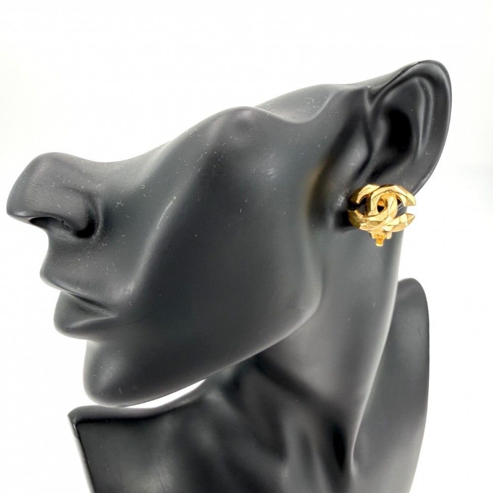 Chanel Earrings CC Logo Vintage Gold Plated — view 2