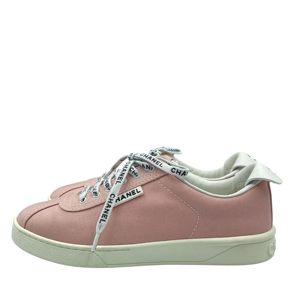 Chanel Low Cut Sneakers CC Logo Canvas Pink — view 2