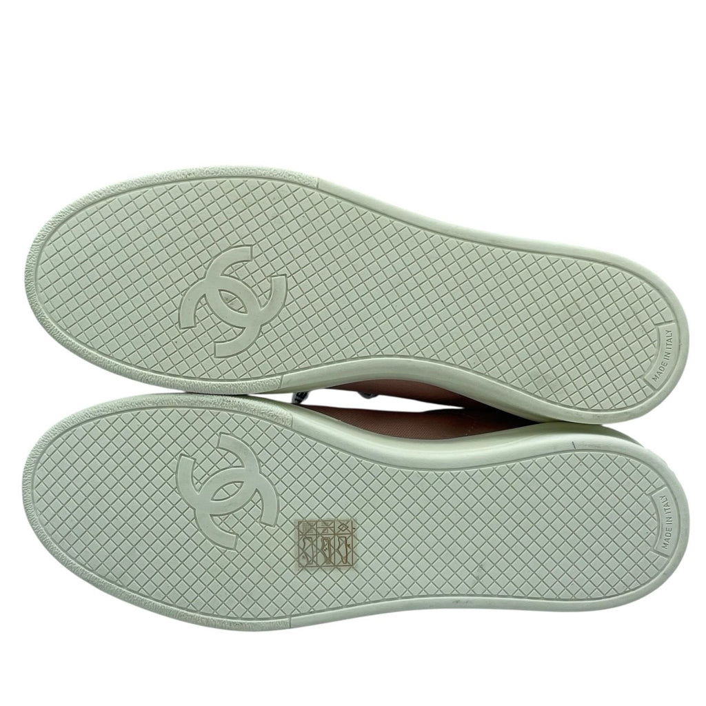 Chanel Low Cut Sneakers CC Logo Canvas Pink — view 9