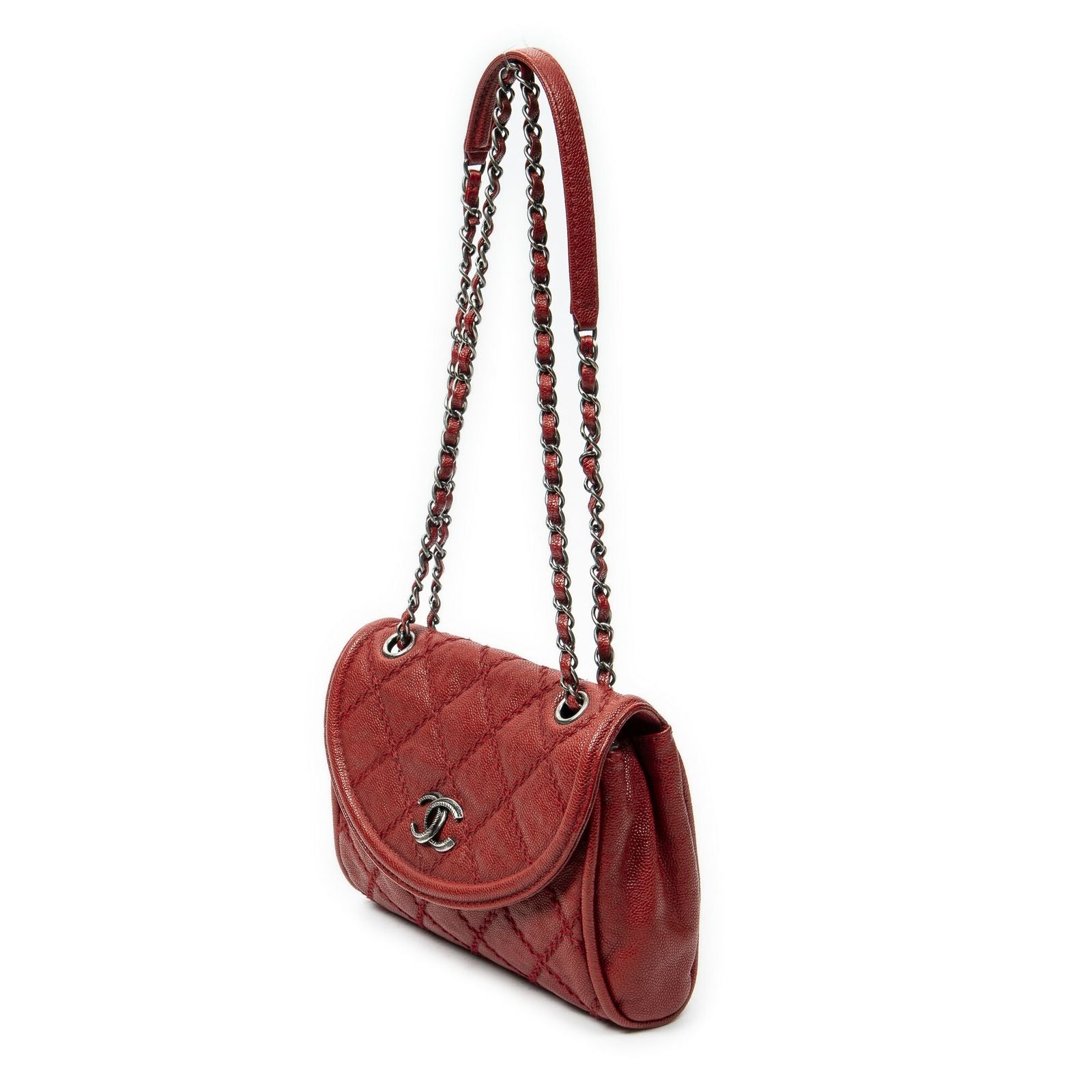 Chanel CC Ultimate Stitch Chain Round Flap Red Quilted Caviar Leather — view 2