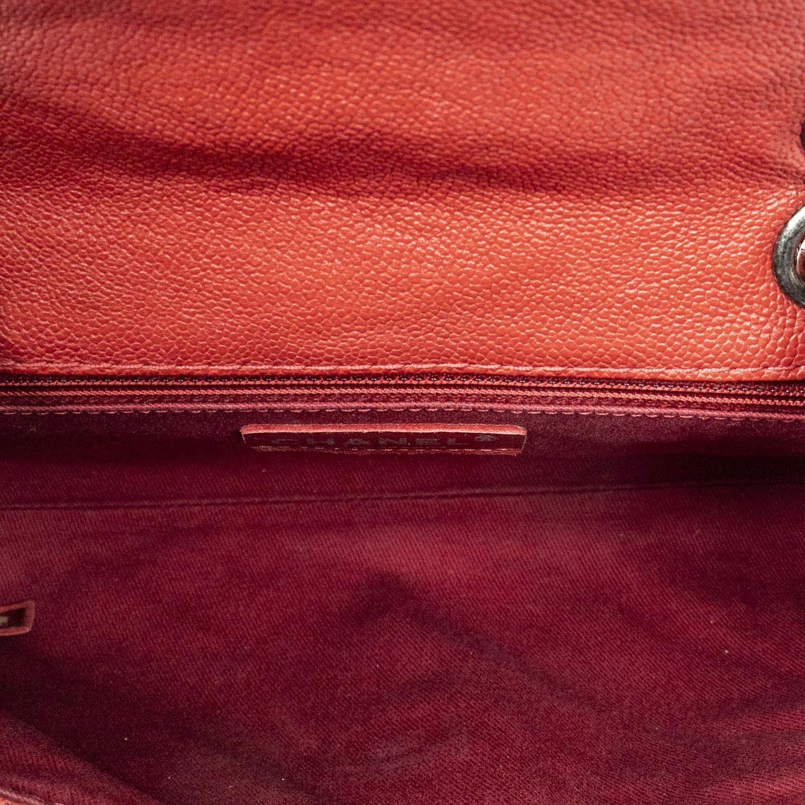 Chanel CC Ultimate Stitch Chain Round Flap Red Quilted Caviar Leather — view 9
