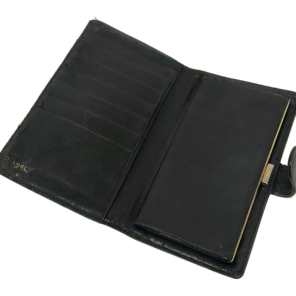 Chanel Wallet Black Kiss Lock — view 3