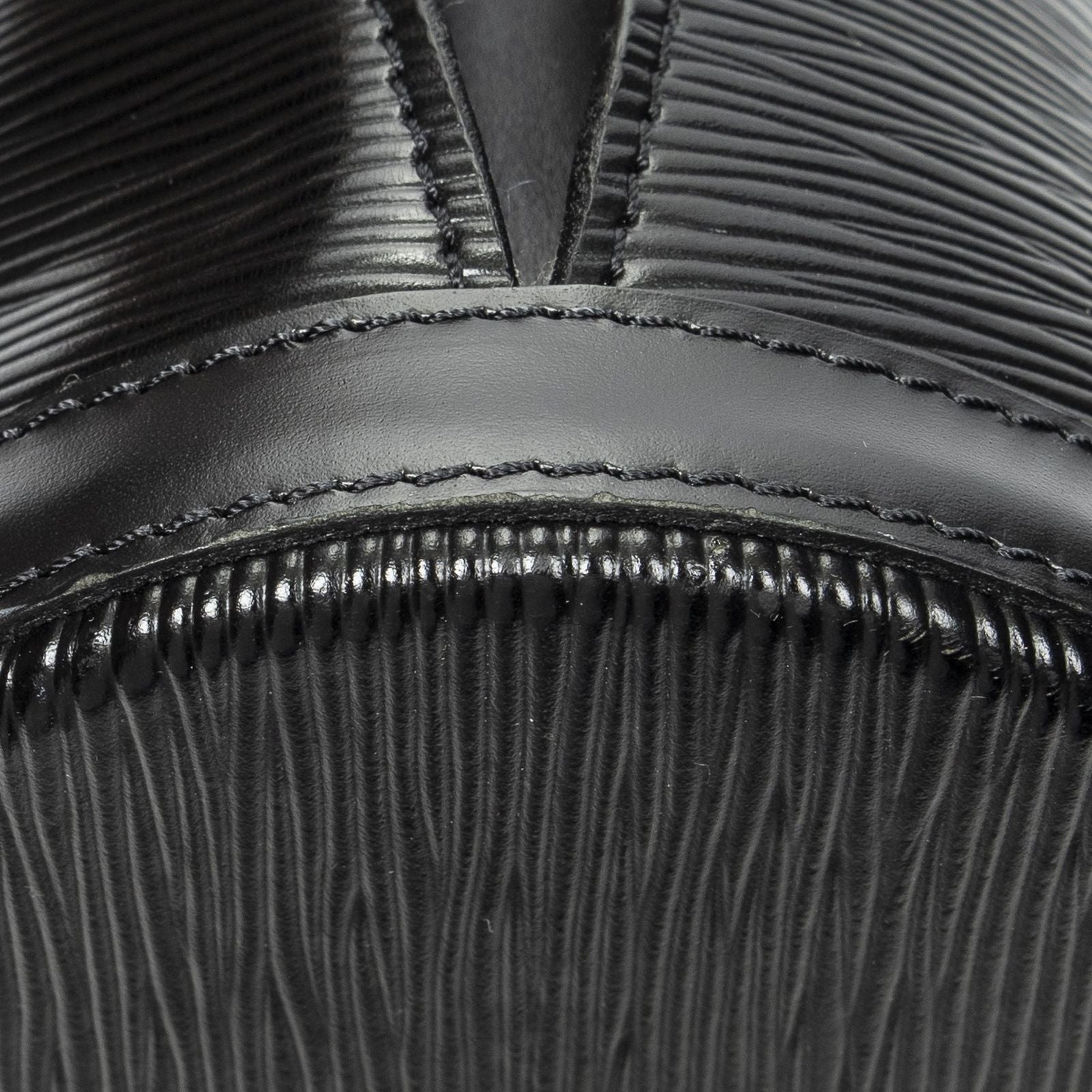 Louis Vuitton Cluny Black Epi Messenger — view 7