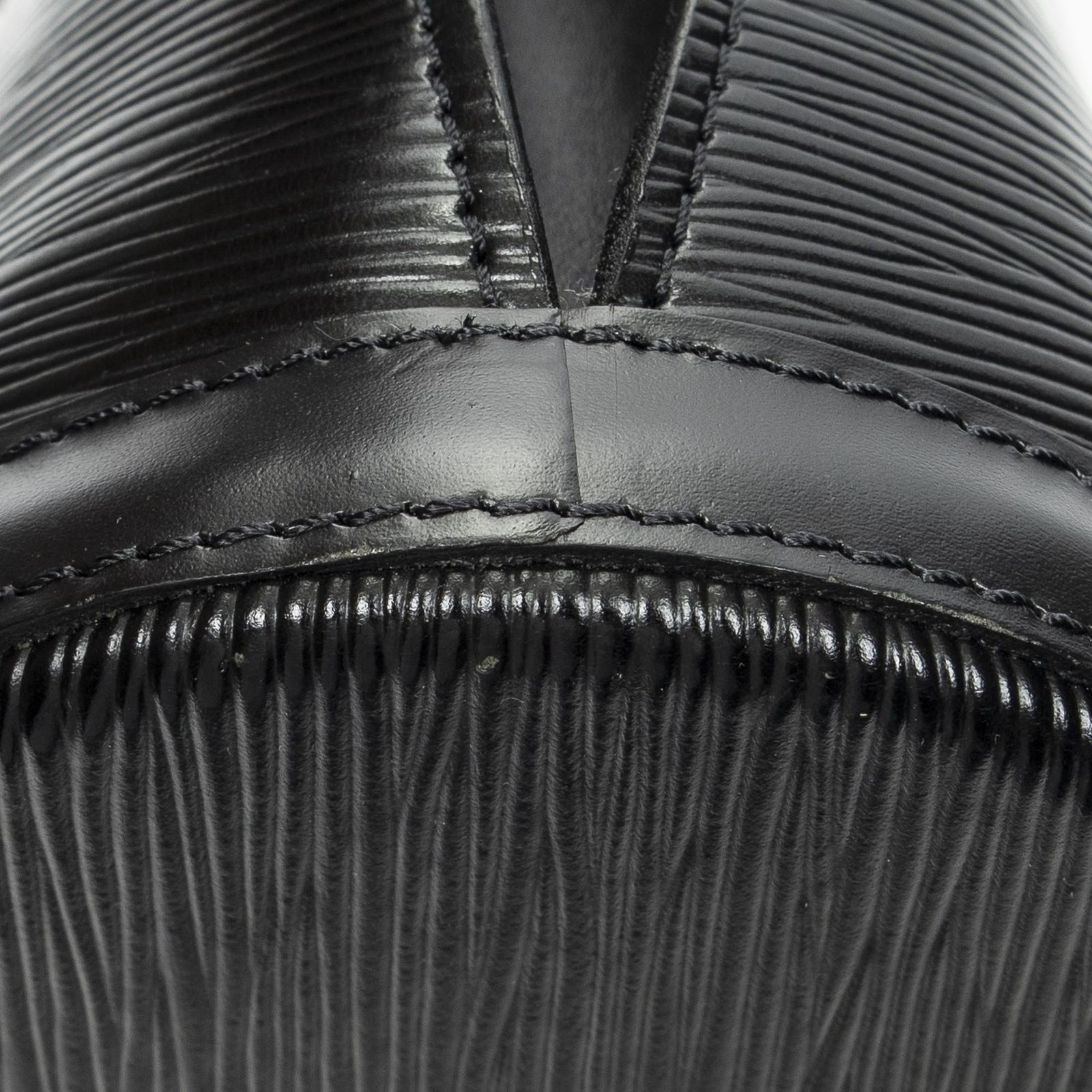 Louis Vuitton Cluny Black Epi Messenger — view 8
