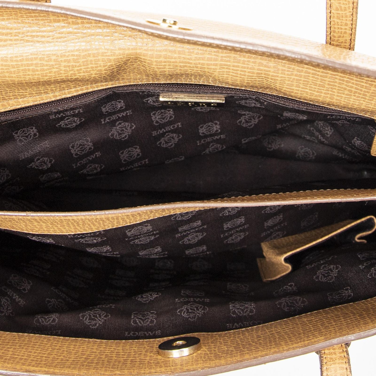 Loewe Front Pocket Zip Tote Tan Texture Leather — view 9