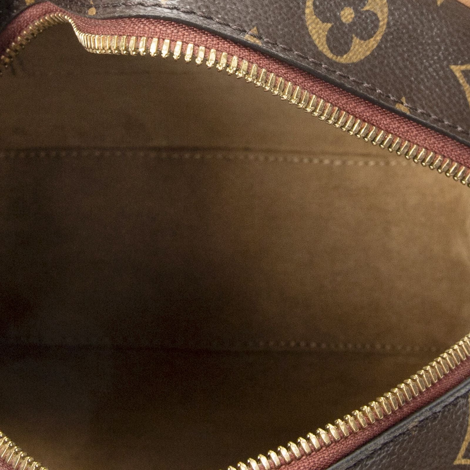 Louis Vuitton Boite Chapeau Spruebrown Monogram Canvas Messenger — view 9