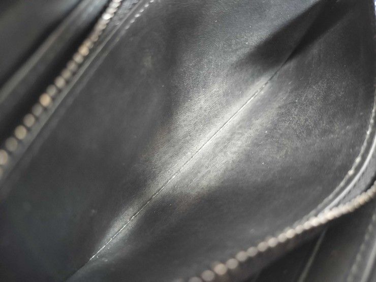 Louis Vuitton Wallet LV Aerogram Zippy Horizontal Black Calf Leather Zip Around — view 8