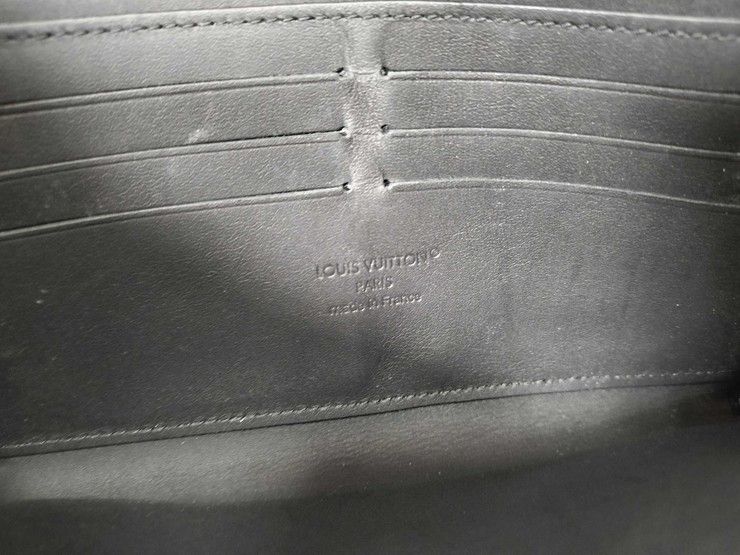 Louis Vuitton Wallet LV Aerogram Zippy Horizontal Black Calf Leather Zip Around — view 9
