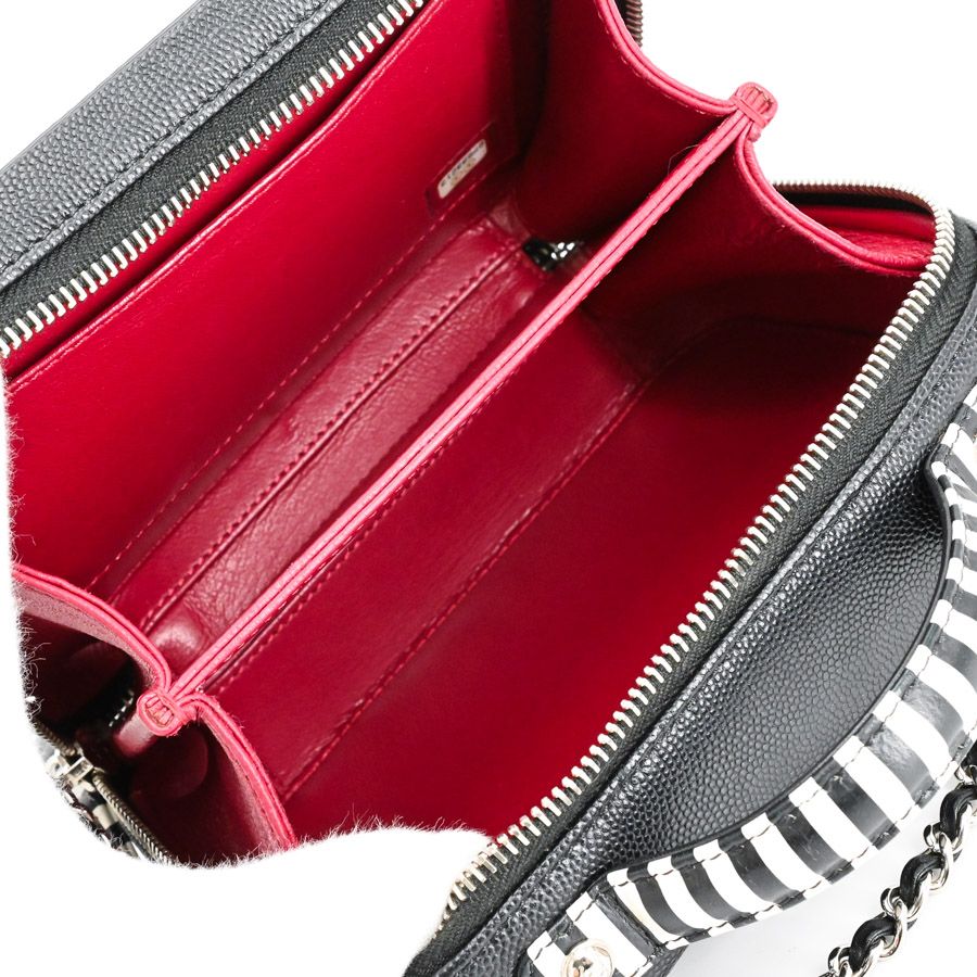 Chanel Handbag CC Filigree Small Vanity — view 4
