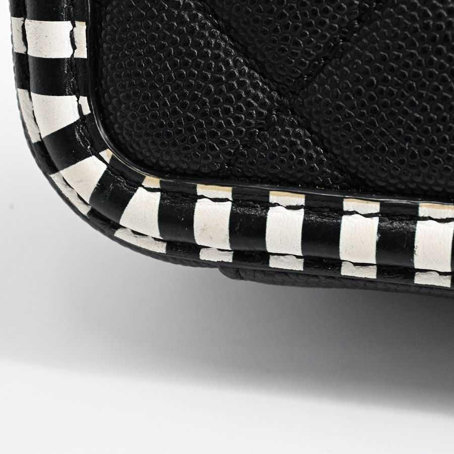 Chanel Handbag CC Filigree Small Vanity — view 8