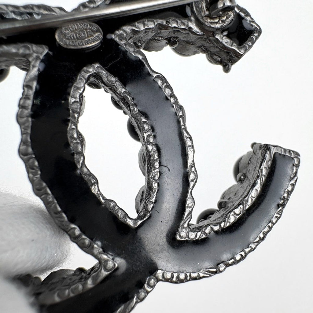 Chanel CC Logo Brooch Silver Plated Black — view 3