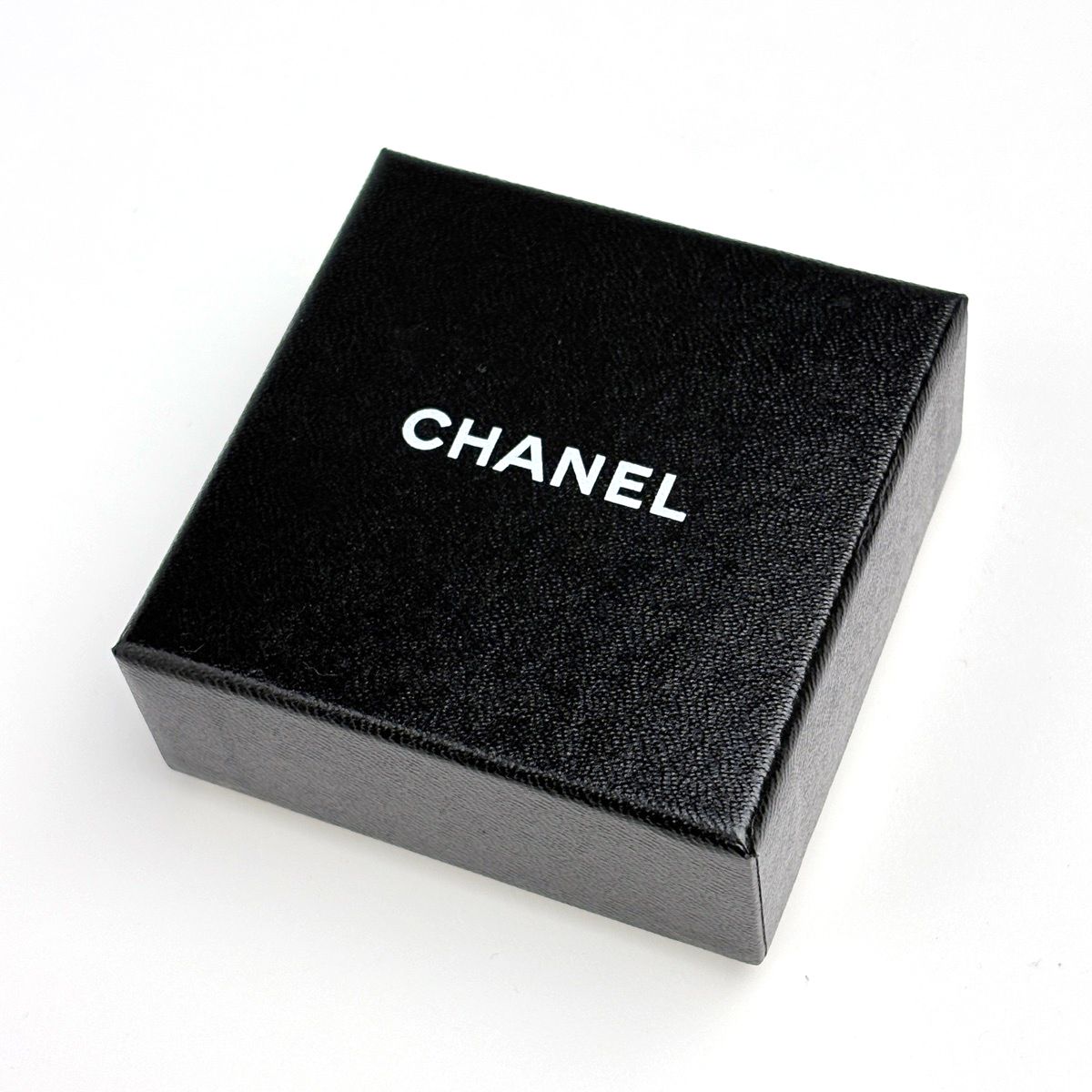 Chanel CC Logo Round Earrings CC Mark Studs Plastic Beige — view 6