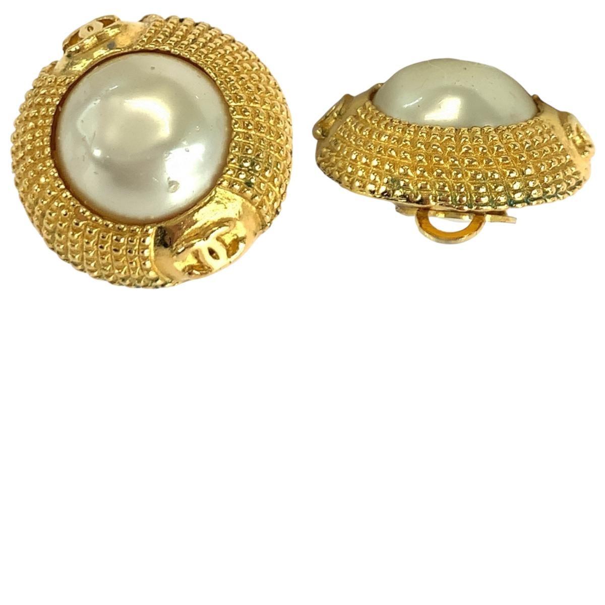Chanel Vintage Faux Pearl CC Logo Gold White Plated Earrings — view 9