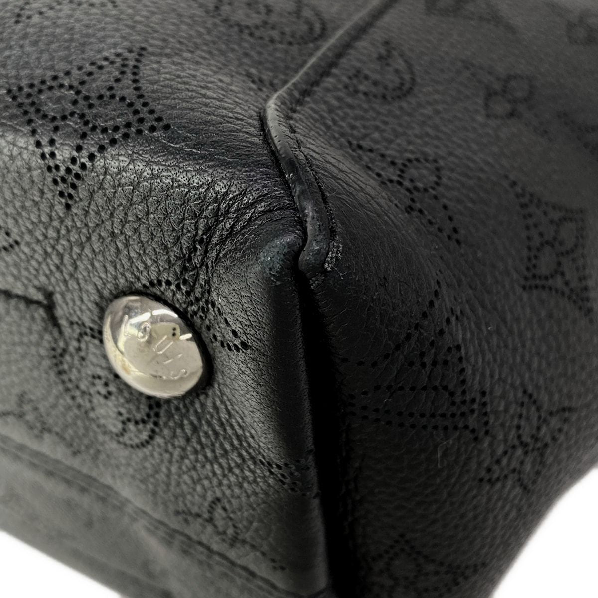 Louis Vuitton Tote Mahina Hina PM Noir Leather Cowhide — view 6
