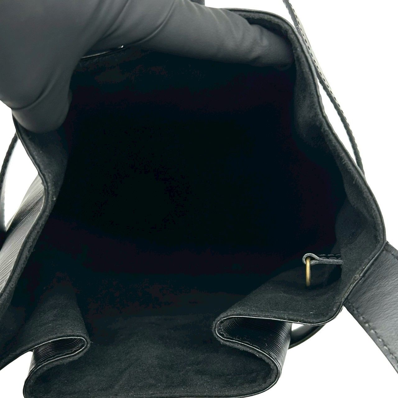 Louis Vuitton Vintage Sac Epi Leather Shoulder Bag Noir — view 9