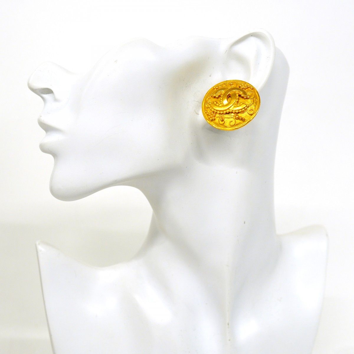 Chanel Earrings Vintage CC Logo Round — view 5