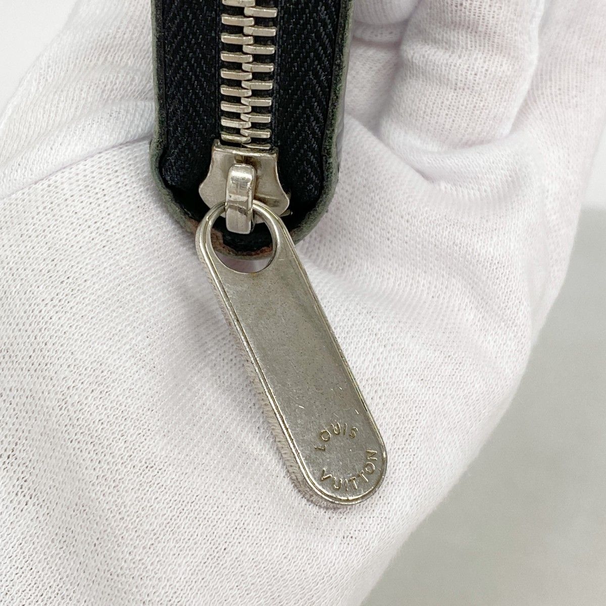 Louis Vuitton Wallet Epi Zippy Noir — view 8