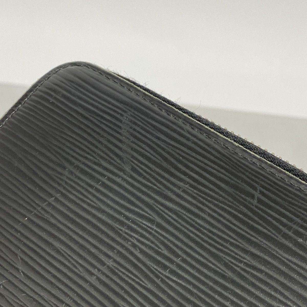 Louis Vuitton Wallet Epi Zippy Noir — view 7